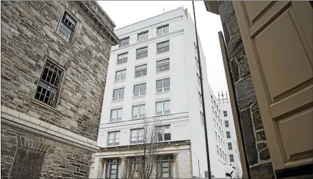  ?? MEDIANEWS GROUP FILE PHOTO ?? The Crozer building rises eight stories tall along Avenue of the States in Chester, next to the historic Colonial Courthouse. The Chester Stormwater Authority is positioned on the fourth floor.