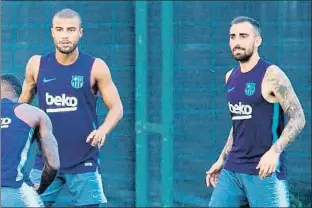  ?? ENRIC FONTCUBERT­A / EFE ?? Rafinha y Alcácer, durante un reciente entrenamie­nto del Barcelona