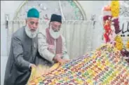  ??  ?? The two Indian Sufi clerics, who went missing, at a shrine in Pakistan.