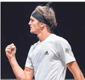  ?? FOTO: MARTIN MEISSNER/AP ?? Becker-Faust beim Zverev-Sieg: Deutschlan­ds bester Tennisspie­ler reagiert auf den Sieg gegen Felix Auger-Aliassime in Köln.