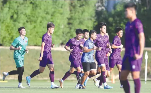  ?? Photo courtesy of VFF ?? NEXT UP: The Vietnamese team train for the match against Malaysia at the AFC Asian U23 Cup.