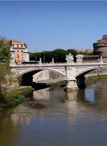  ?? Foto: Shuttersto­ck, NTB ?? ⮉ «Englebroen» (Ponte S. Angelo) i Roma med engler på toppen av gelendrene.