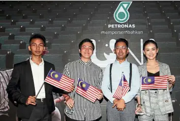  ?? – Photo by Art Chen/The Star ?? The cast and director of the webfilm UNI (from left) Jalimasari, Elvin Romeo, Ismail Kamarul and Lee Qi at the film’s launch at the Petronas Twin Towers.