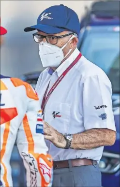  ??  ?? Carmelo Ezpeleta, en el circuito de Jerez al comienzo del Mundial.