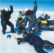  ?? MARIA VALDES/FIELD MUSEUM ?? Maria Valdes, a research scientist from the Field Museum, kneeling at center, was part of an internatio­nal team of scientists that discovered a large, rare meteorite “the size of a gourd” this month in Antarctica. With Valdes are, from left, Maria Schönbächl­er, Valdes, Ryoga Maeda and Vinciane Debaille, standing.