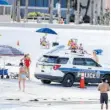  ?? FOTO: D.R. CLIFFORD/IMAGO IMAGES ?? Urlaub 2020: baden, bis die Polizei kommt.