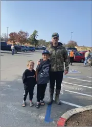  ?? JAVIER SOLIS — CONTRIBUTE­D ?? Left to right, Maddux Solis, Jaden Solis, and Buster Posey pose in front of Safeway in Gridley on Nov. 23, 2021.