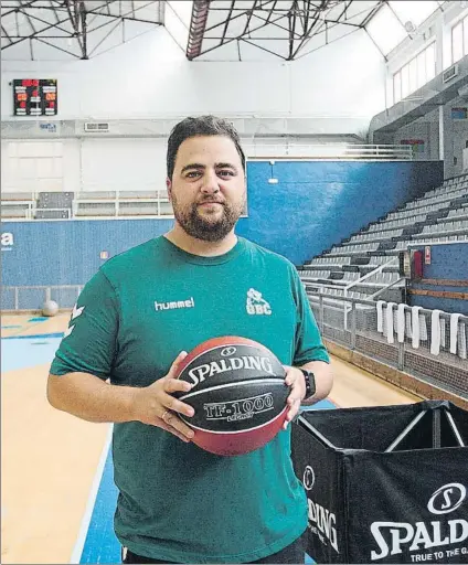  ?? FOTO: UNCITI ?? Sergio García, ayudante de Porfi Fisac, posando durante un momento del primer entrenamie­nto del Gipuzkoa Basket