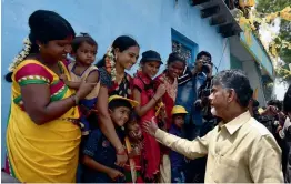  ?? — PTI ?? Andhra Pradesh chief minister N. Chandrabab­u Naidu meets villagers in Kurnool district on Sunday.