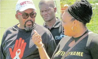  ?? Picture: DESMOND COETZEE ?? AMBASSADOR­S: ANC Provincial secretary Lulama Ngcukayito­bi, left, and Sanco Ward 44 branch secretary Stacey Gosling during the door-to-door gender-based violence campaign held in Ward 44