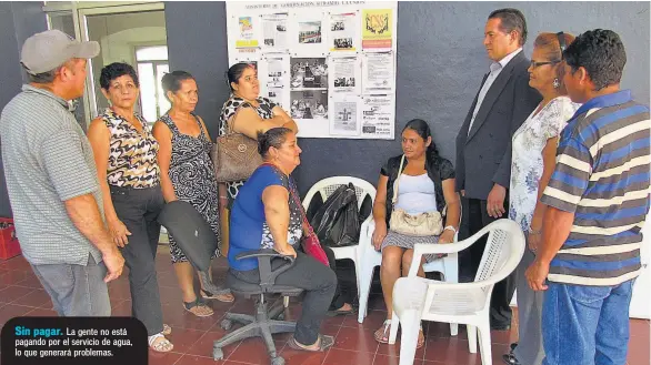  ??  ?? Sin pagar. La gente no está pagando por el servicio de agua, lo que generará problemas.