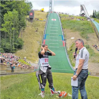  ?? FOTO: EDK ?? Carina Vogt hat mit ihrem Sprung auf 75 Meter die neue Schanze ihres Heimatvere­ins eingeweiht.