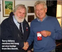  ??  ?? Terry Sillery receives his long service badge from Des Davitt.