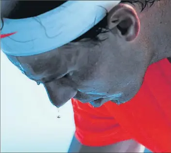  ?? FOTO: EFE ?? Gotas de sudor en el rostro de Rafa Nadal en su partido con Fognini, de día. A partir de ahora, sesión nocturna