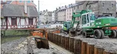  ?? Foto: Annette Zoepf ?? Nahe des Jakobertor­s wird eine Brücke über den Stadtgrabe­n gebaut und damit eine letzte Engstelle auf der Ost West Achse beseitigt.