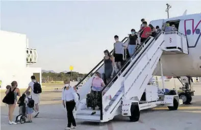  ?? MEDITERRÁN­EO ?? Una aeronave procedente de Budapest a su llegada al aeropuerto de Castellón durante el pasado verano.