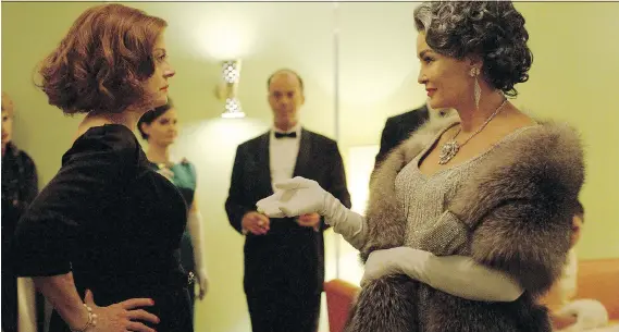  ?? SUZANNE TENNER/FX/THE ASSOCIATED PRESS ?? Susan Sarandon, left, stars as Bette Davis and Jessica Lange is Joan Crawford in the new FX Canada series, Feud: Bette and Joan.