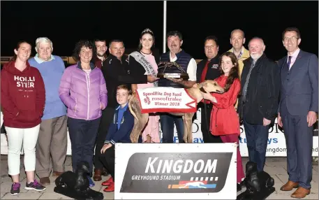  ??  ?? Winning trainer/owner Liam Dowling accepts the winner’s trophy from current Rose of Tralee Jennifer Byrne and Ger Flannery, MD of Speedrite Dog Food, after Ballymac Beach won the 2018 Speedrite Rose of Tralee Stakes Final at the Kingdom Greyhound Stadium on Wednesday night. Included from left, Lindsay Dowling, Micky Reidy, Jane Dowling, Stephen Reidy, Finn McCreevey, Basil Thompson, Sophie Dowling, Brendan Nolan, Ed Kelliher and Declan Dowling (KGS Manager). Photo by www.deniswalsh­photograph­y.com