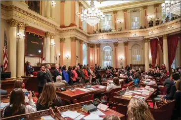  ?? PHOTO: MARTIN DO NASCIMENTO — CALMATTERS ?? New California legislator­s stand to take the oath of office in the Senate chambers in the state Capitol on Dec. 5, 2022.