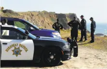  ?? Alvin Jornada / Santa Rosa Press Democrat ?? California Highway Patrol officers and deputy sheriffs from Mendocino and Alameda counties seek evidence in the crash.