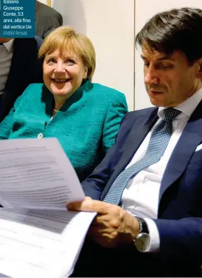  ?? (Attili/ansa) ?? Insieme
La cancellier­a tedesca Angela Merkel, 63 anni, sorride di fianco al presidente del Consiglio italiano Giuseppe Conte, 53 anni, alla fine del vertice Ue