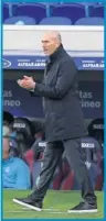  ??  ?? Zidane se reivindicó el viernes en Sala de Prensa y un día después lo hizo su equipo después de verse contra las cuerdas en Huesca tras el golazo de Javi Galán. Varane lideró la remontada.