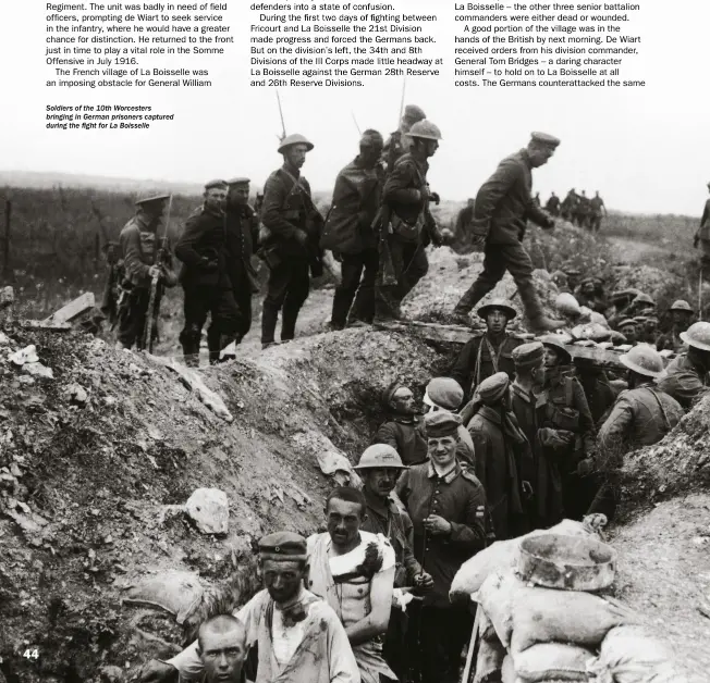  ??  ?? Soldiers of the 10th Worcesters bringing in German prisoners captured during the fight for La Boisselle