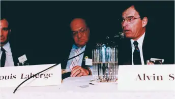  ??  ?? Alvin Segal with Quebec labour leader Louis Laberge at a 1989 symposium on the Canada-U.S. Free Trade Agreement.