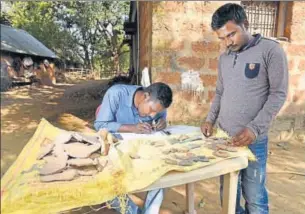  ??  ?? When an independen­t dig is backed by a university, students often help out. Here, some examine 2,000yearold pottery shards and fossilised foodgrains in Talpada, Odisha.