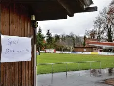  ?? Foto: Horst Hörger ?? Auch im Felsenstad­ion des TSV Buch ging nichts: Das Spiel gegen Echterding­en wur de abgesagt.