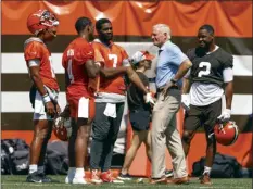  ?? AP file photo ?? Browns managing and principle partner Jimmy Haslam talks with quarterbac­ks Joshua Dobbs (15), Deshaun Watson (4) and Jacoby Brissett (7) and wide receiver Amari Cooper (2) during a practice last week.