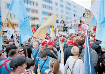  ??  ?? PROSVJED protiv mirovinske reforme koju je predložila Vlada