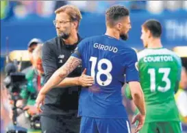  ?? REUTERS ?? Liverpool manager Juergen Klopp and Chelsea’s Olivier Giroud after the match on Sunday.