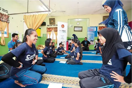  ??  ?? CerDik encourages fun learning through interactiv­e games to nurture self-confidence among Orang Asal children. Mainly, it is for the children to feel good about themselves.