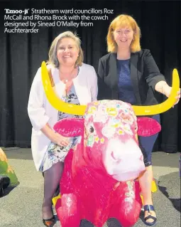  ??  ?? ‘Emoo-ji’ Strathearn ward councillor­s Roz McCall and Rhona Brock with the cowch designed by Sinead O’Malley from Auchterard­er