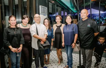  ??  ?? (L-R): TRICCIE P. Arcenas, Tintin K. Canusa, Michael E. Dakudao, Carmina M. del Rosario, chef Bea Qua, Judy M. Cervantes, chef Allen Qua