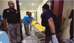  ??  ?? CEBISAN badan mayat dibawa ke hospital di Jakarta untuk mengenal pasti identiti mangsa.