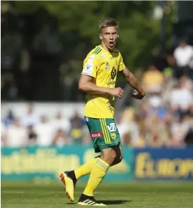  ?? FOTO: KALLE PARKKINEN/LEHTIKUVA ?? Ilves fick böter på grund av att supportrar­na sprang till spelplanen efter matchen.