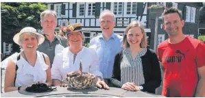  ?? FOTO: DEMSKI ?? Sie laden zum Stadt-Geburtstag rund um den Kirchhof und den Markt ein: Petra Ammon, Volker Lubinetzki, Constanze Thiel, Volker Ernst, Sarah Kannemann und André Frowein (v.l.).