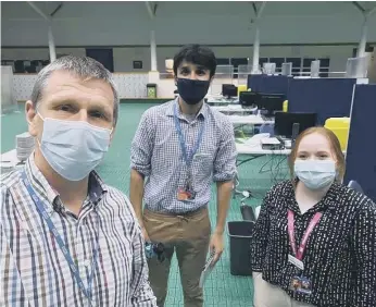  ??  ?? Professor Scott Wilkes, head of the University of Sunderland’s School of Medicine, alongside two students.