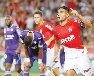  ??  ?? FALCAO (kanan) menjaringk­an gol kedua untuk Monaco ketika menewaskan Toulouse pada Sabtu. - Gambar REUTERS