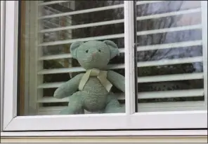  ?? (Arkansas Democrat-Gazette/Rachel O’Neal) ?? Why is that teddy bear in the window? So bored children can walk the neighborho­od or ride with their parents to spot it on a Facebook inspired Bear Hunting. This one was photograph­ed in downtown Little Rock.