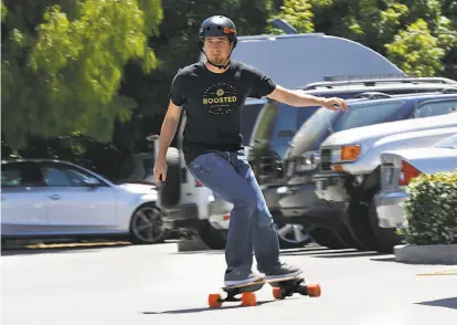  ?? Photos by Liz Hafalia / The Chronicle ?? Boosted Boards Chief Technical Officer John Ulmen demonstrat­es the product, which works with Bluetooth.