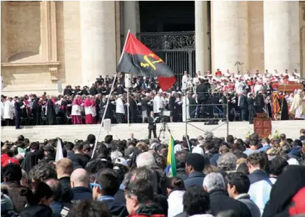  ?? MOTA AMBRÓSIO ?? Vários angolanos foram ao Vaticano para a cerimónia de entronizaç­ão do novo Papa diante de individual­idades de todo o mundo