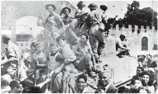  ??  ?? Above, civilians welcome liberating soldiers of 23 Battalion as they enter Florence on August 4, 1944.