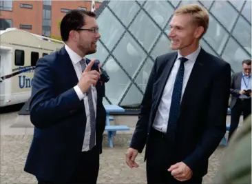  ?? FOTO: HENNING BAGGER/ RITZAU SCANPIX ?? Kristian Thulesen Dahl tog personligt imod, da Jimmie Åkesson ankom til DF-mødet i Herning.