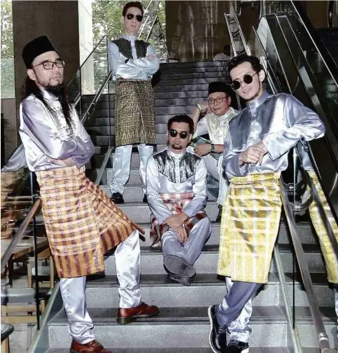  ??  ?? PRIME Domestic dianggotai (dari kiri) Joe, Hillary, Ainol, Fauzi dan Aweera. Kami faham peminat begitu teruja untuk memiliki album sulung Prime Domestic dan kami tak mahu membiarkan mereka ternanti-nanti begitu lama