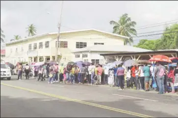  ??  ?? The line at the Passport Office at 7:30hrs on July 1