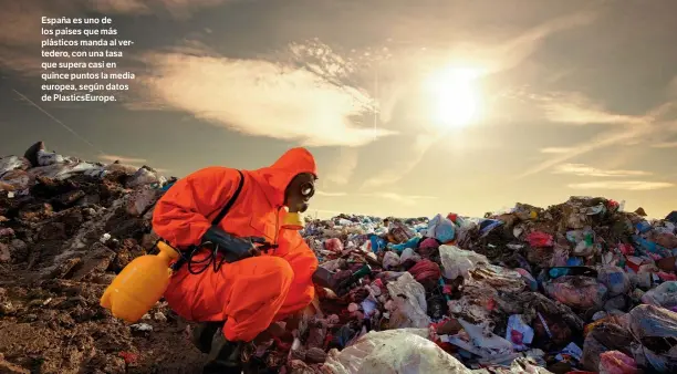  ??  ?? SHUTTERSTO­CK
España es uno de los países que más plásticos manda al vertedero, con una tasa que supera casi en quince puntos la media europea, según datos de PlasticsEu­rope.