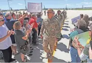 ?? JOURNAL SENTINEL MIKE DE SISTI / MILWAUKEE ?? Wisconsin Army National Guard soldiers arrive to applauding family members.